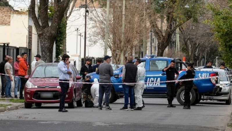 El C3 usado para el crimen del polic&iacute;a fue abandonado cerca del lugar del hecho (Ana Isla/Rosario3)