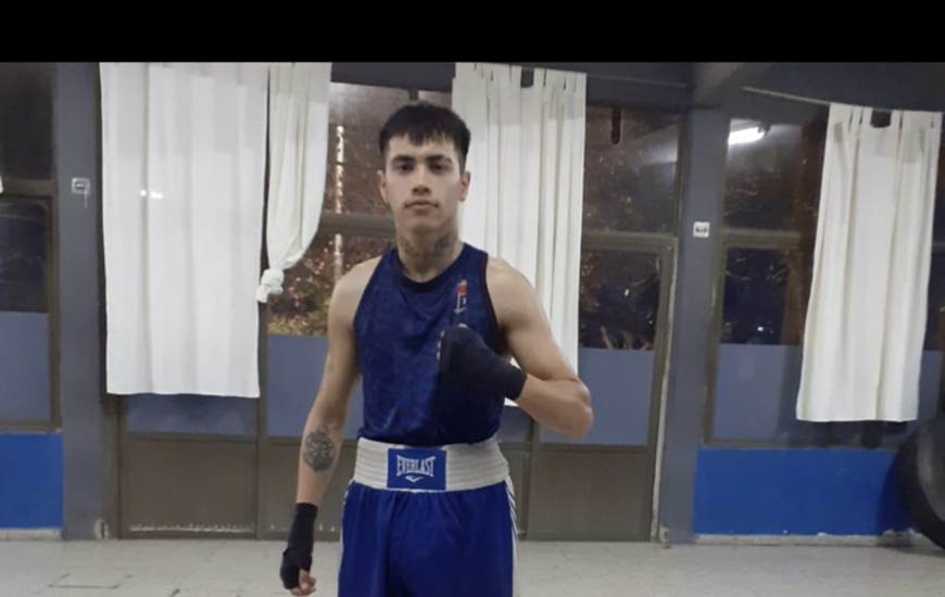 Imagen de Axel Garc&iacute;a pele&oacute; ante Elio Osan y el fallo fue empate en San Lorenzo.