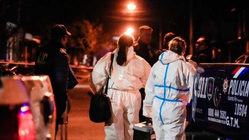 La Polic&iacute;a trabajaba este martes a la noche en zona sur. (Ana Isla/Rosario3)