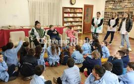 Imagen de Jornada en la Biblioteca con las alumnas del Profesorado San Miguel