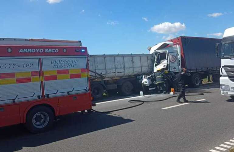 Imagen de Colisión entre camiones en autopista