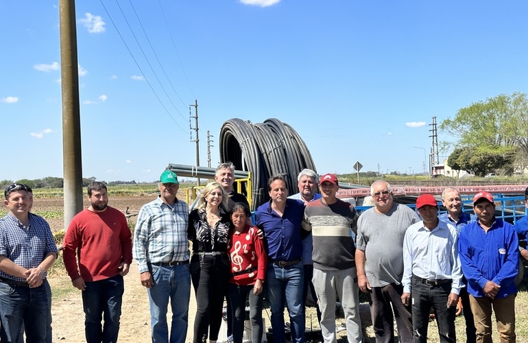 Imagen de Sacnun y Ferri entregaron equipos de riego para productores hortícolas locales y regionales.