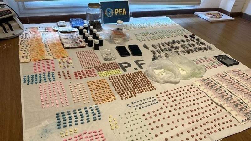 Parte de las pastillas secuestradas.