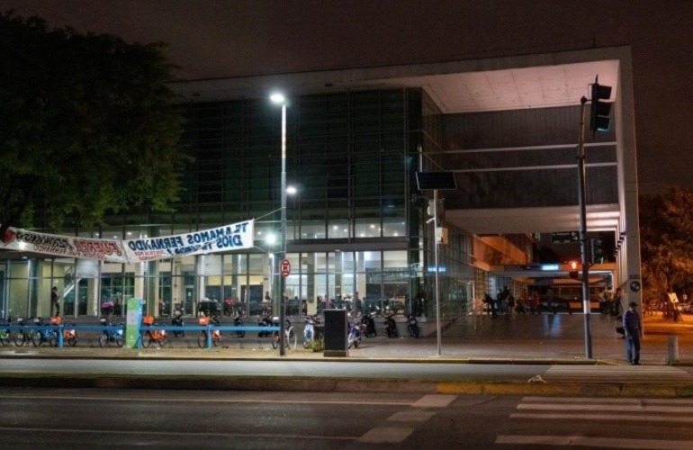 Los dos heridos ingresaron a la madrugada al Heca. (Ana Isla/Rosario3)