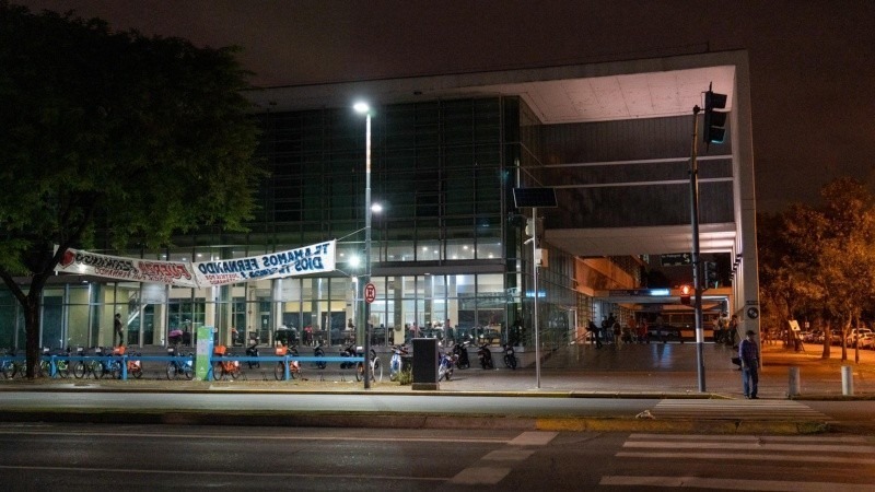 Los dos heridos ingresaron a la madrugada al Heca. (Ana Isla/Rosario3)