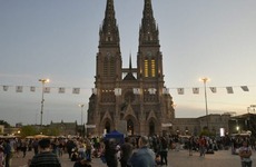 Imagen de Miles de peregrinos llegaron a la Basílica de Luján para manifestar su fe