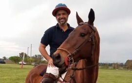 Un polista de Venado Tuerto perdi&oacute; la vida tras descompensarse y caer de su caballo