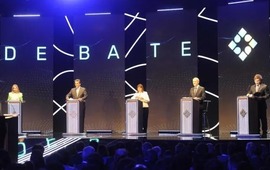 Myrian Bregman, Sergio Massa, Patricia Bullrich, Juan Schiaretti y Javier Milei desplegaron sus estrategias discursivas en el primer debate presidencial realizado el domingo a la noche en Santiago del Estero.