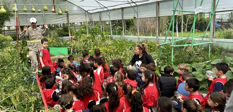 Imagen de Alumnos del Jardín de Infantes de la Escuela 'Juan Larrea' visitaron el Vivero Comunal.