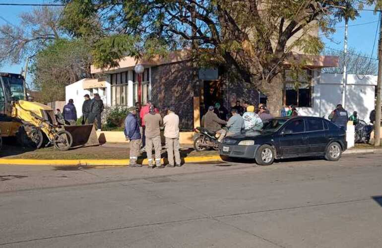 Los empleados permanecían concentrados desde esta mañana temprano.