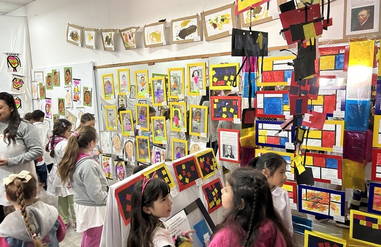 Imagen de El Jardín de Infantes "Lucecitas del Paraná" realizó una muestra de arte en el Centro Cultural