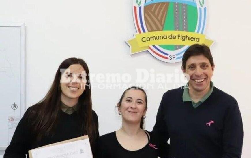 Imagen de La Comuna de Fighiera le entreg&oacute; un aporte econ&oacute;mico a la artista Cecilia Rossi
