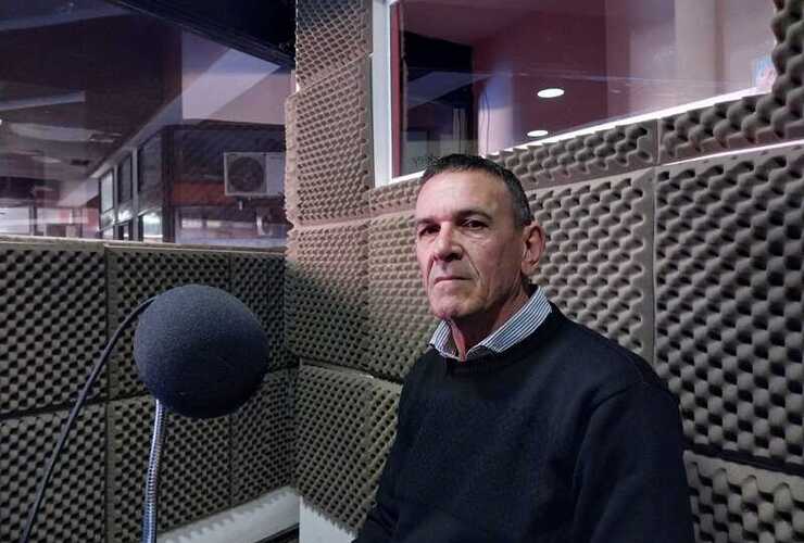 Sergio Gaudio en los estudios de Radio Extremo 106.9