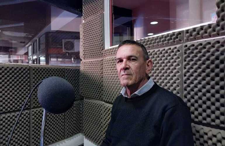 Sergio Gaudio en los estudios de Radio Extremo 106.9