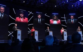 Los candidatos en el escenario de Santiago del Estero.