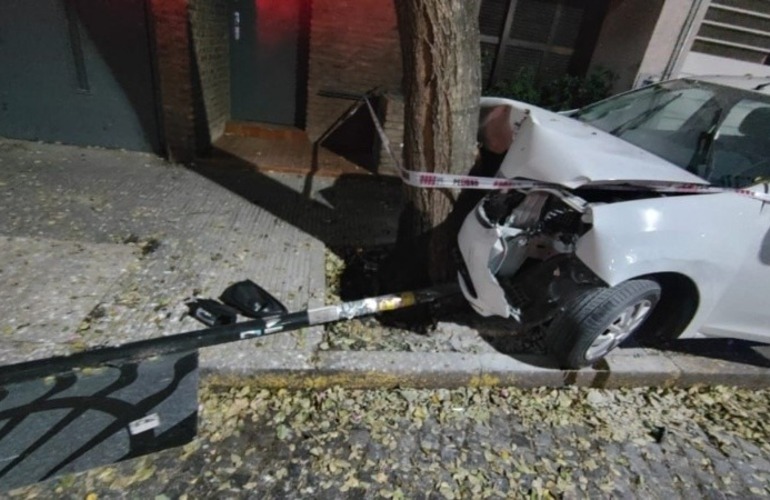 El conductor, de 44 a&ntilde;os, fue asistido por la ambulancia y se constat&oacute; que sufri&oacute; traumatismos en el cr&aacute;neo.