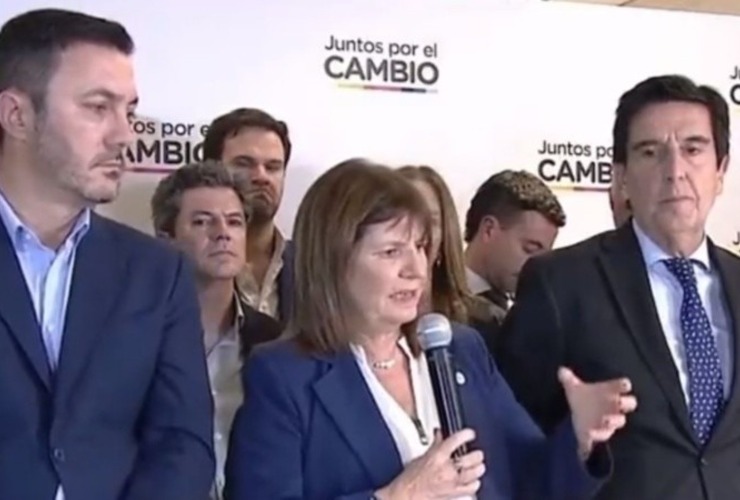 Imagen de Bullrich culp&oacute; a Massa y a Milei por la corrida del d&oacute;lar: �Estamos al borde del precipicio�