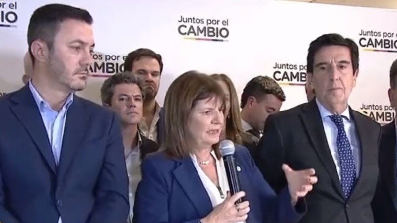 Imagen de Bullrich culp&oacute; a Massa y a Milei por la corrida del d&oacute;lar: �Estamos al borde del precipicio�