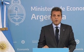 Imagen de Tras la suba del d&oacute;lar blue, Massa posterga viaje de campa&ntilde;a y anuncia medidas para "consolidar reservas"