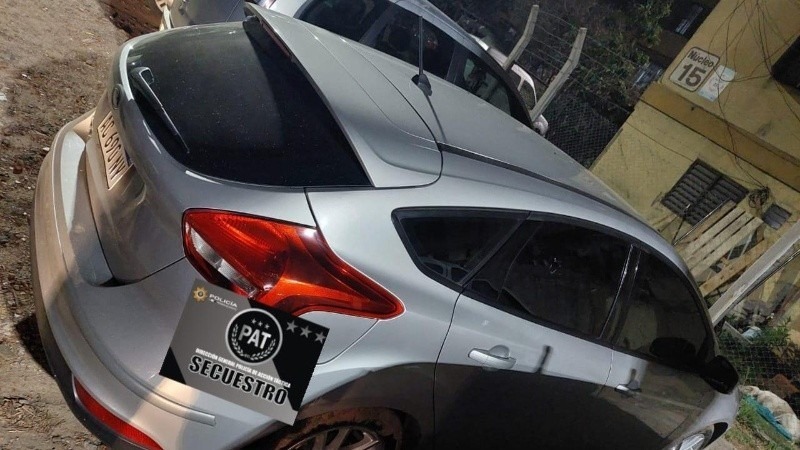 Uno de los autom&oacute;viles recuperados