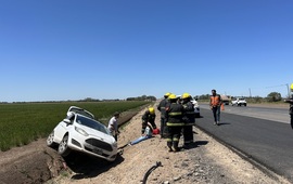 Imagen de Vuelco de un veh&iacute;culo sobre ruta 21 llegando a Playa Mansa
