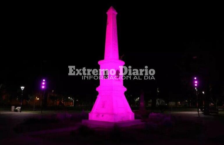 Imagen de 19 de octubre: El Monumento de la plaza 9 de julio se tiñó de rosa