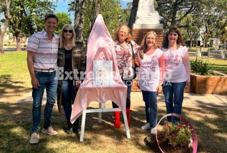 Imagen de Colocación de un lazo y acto conmemorativo por el 19 de octubre en el Monumento a la Madre