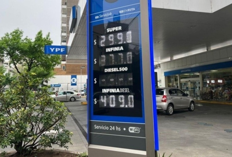 Imagen de Después de las elecciones, YPF aumentó sus combustibles