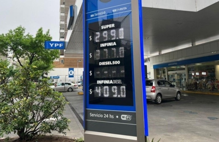 Imagen de Después de las elecciones, YPF aumentó sus combustibles