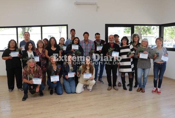 Imagen de Entrega de diplomas para los participantes del curso de paisajismo