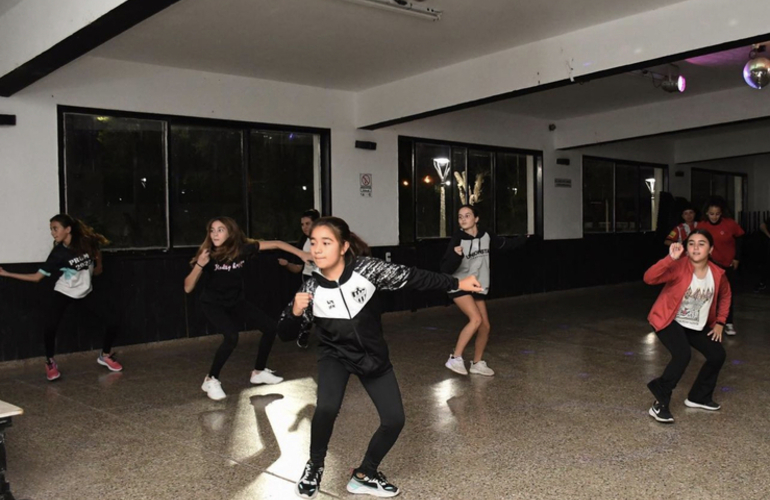 Imagen de Las Juveniles de Ritmos Urbanos de Uni&oacute;n, compiten en las Finales Nacionales de la MATRIX.