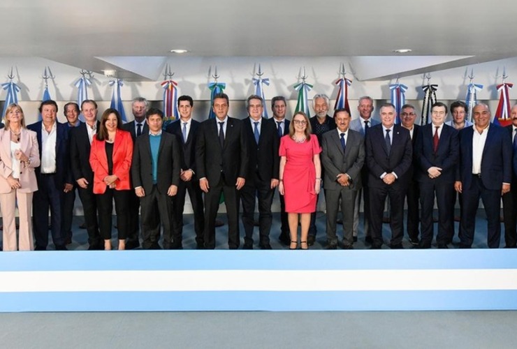 Massa, en la foto de familia junto a los gobernadores.