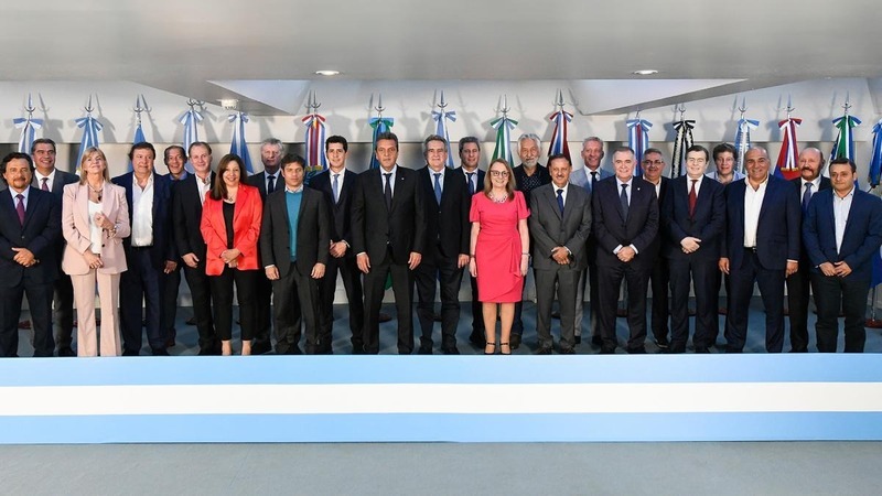 Massa, en la foto de familia junto a los gobernadores.