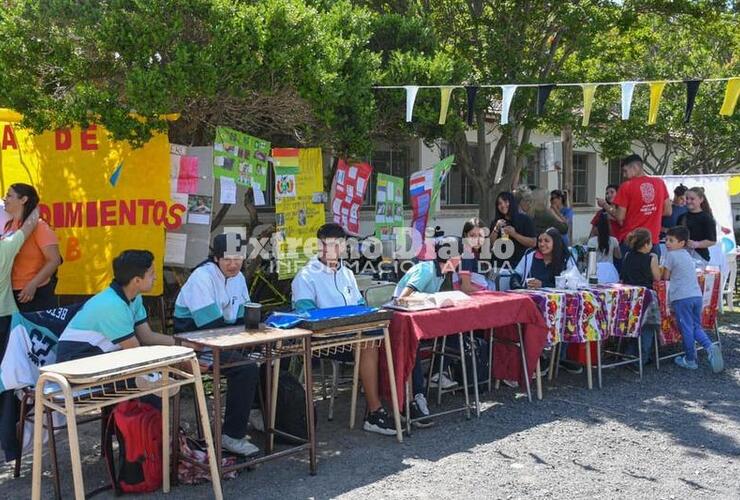 Imagen de La Escuela N°606 de Alvear realizó la feria anual de microemprendimientos