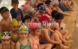 Imagen de Se llev&oacute; adelante la muestra anual de nataci&oacute;n en el Polideportivo de Alvear