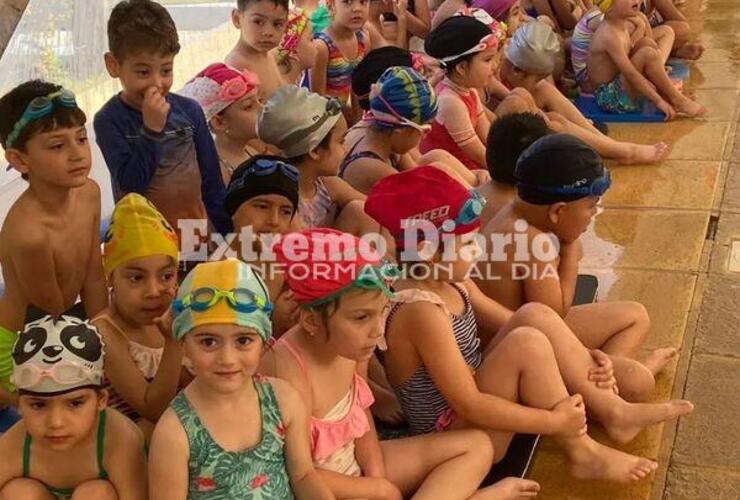 Imagen de Se llevó adelante la muestra anual de natación en el Polideportivo de Alvear