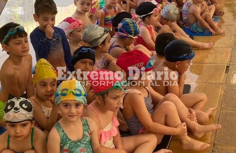 Imagen de Se llevó adelante la muestra anual de natación en el Polideportivo de Alvear