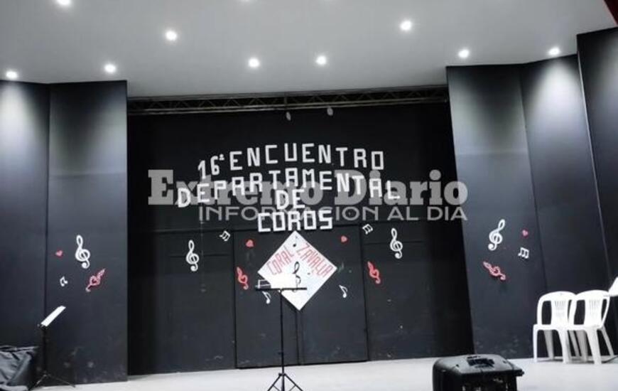 Imagen de El coro estable municipal se luci&oacute; en Zavalla