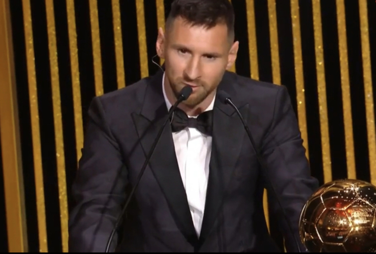 Imagen de Messi ganó el 'Balón de Oro' y Dibu Martínez fue elegido 'Mejor Arquero'.