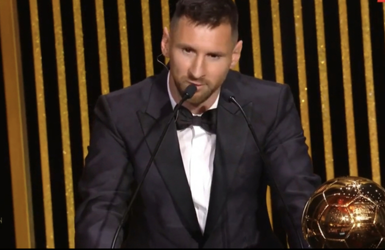 Imagen de Messi gan&oacute; el 'Bal&oacute;n de Oro' y Dibu Mart&iacute;nez fue elegido 'Mejor Arquero'.