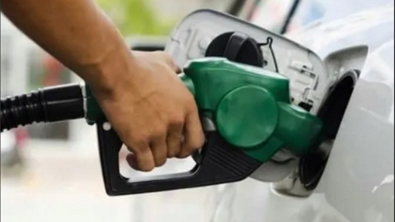 Imagen de Petroleras presentaron al gobierno un plan de acci&oacute;n para normalizar abastecimiento de combustibles
