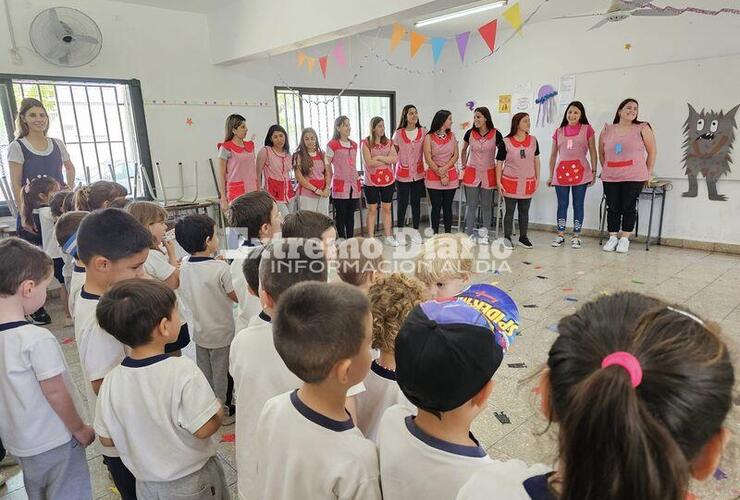 Imagen de Los alumnos del Jardín Niño Jesús participaron de la feria del profesorado San Miguel