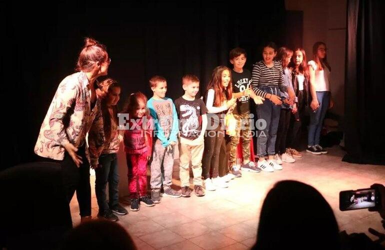 Imagen de Se realiz&oacute; la muestra de fin de a&ntilde;o del taller de teatro a cargo de Julia Livolti