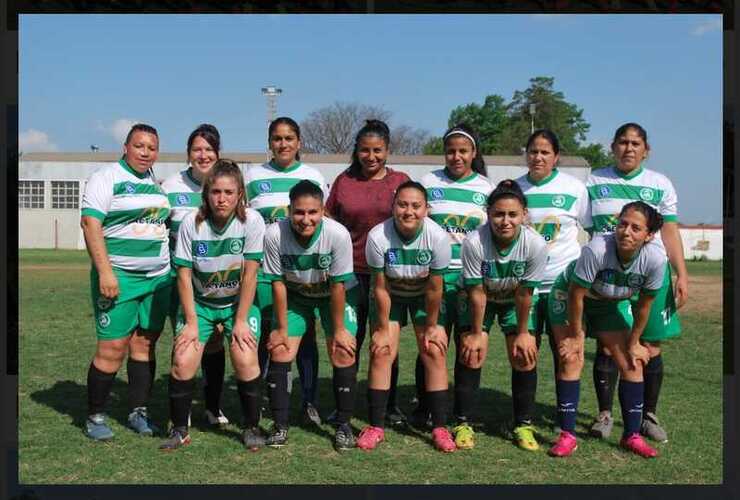 Imagen de 1era División: Las chicas de Amigos de la Estación y San Lorenzo, igualaron 0-0 por la Semifinal de Ida de Copa de Oro.