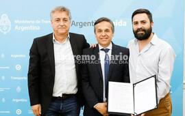 Imagen de La Municipalidad firm&oacute; un convenio para la llegada de las �paradas seguras� a Arroyo Seco