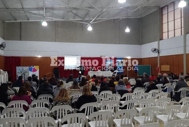 Imagen de El equipo directivo y docente de la Escuela Técnica N°650 participó de un conversatorio en Rosario