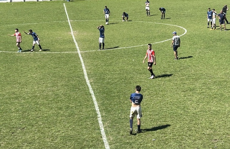 Imagen de Athletic le ganó 1 a 0 a Riberas pero no le alcanzó