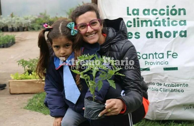 Imagen de La Municipalidad realiz&oacute; otra jornada de EcoCanje en el vivero