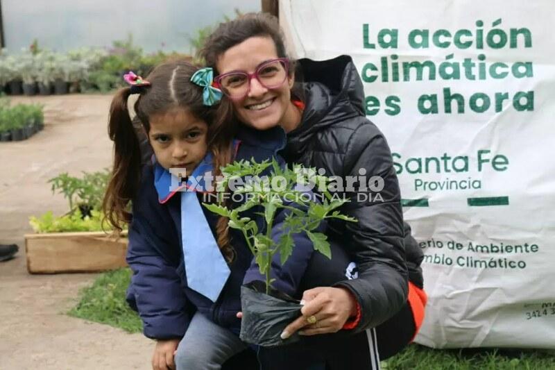 Imagen de La Municipalidad realiz&oacute; otra jornada de EcoCanje en el vivero