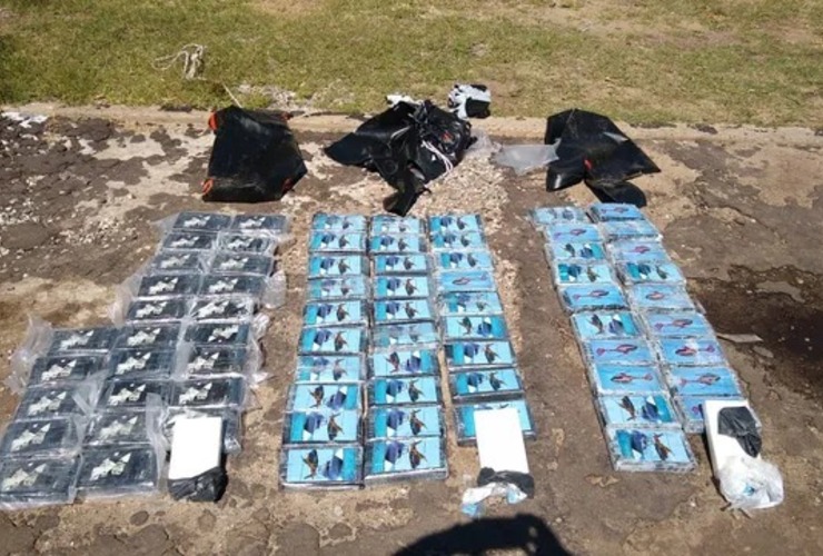 Imagen de Importante hallazgo de coca&iacute;na flotando en el R&iacute;o Paran&aacute; frente a Rosario y Arroyo Seco